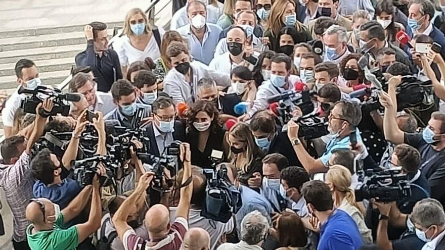 La presidenta de la Comunidad de Madrid, Isabel Díaz Ayuso, a su llegada al Auditorio de la Ciudad de las Artes y las Ciencias de Valencia
