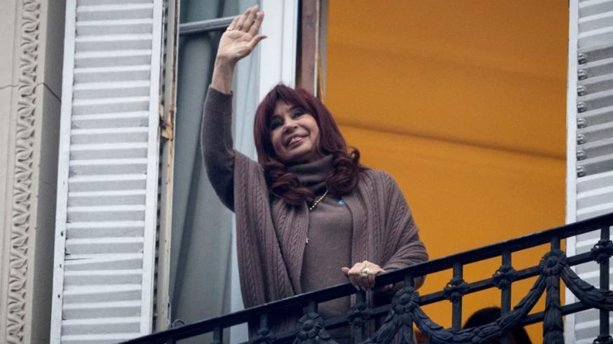 Cristina Kirchner sigue internada sin fecha de alta mientras su defensa espera definiciones del tribunal