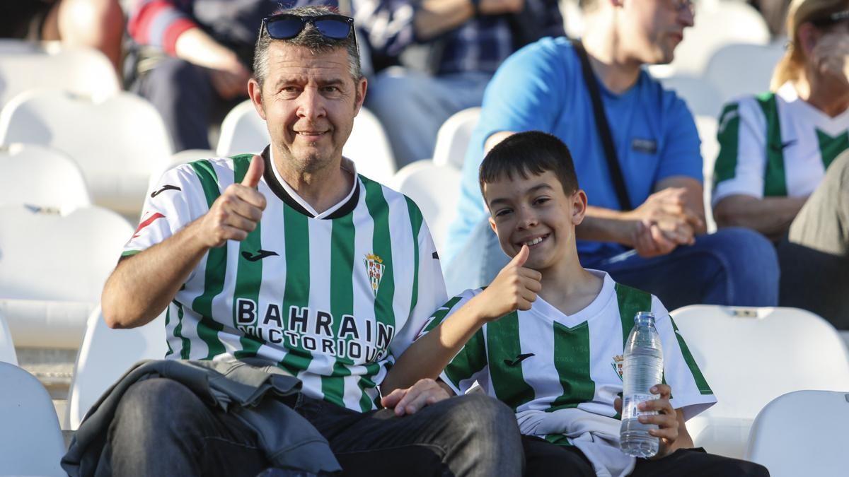 Grada Blanquiverde del Córdoba CF - CD Mirandés
