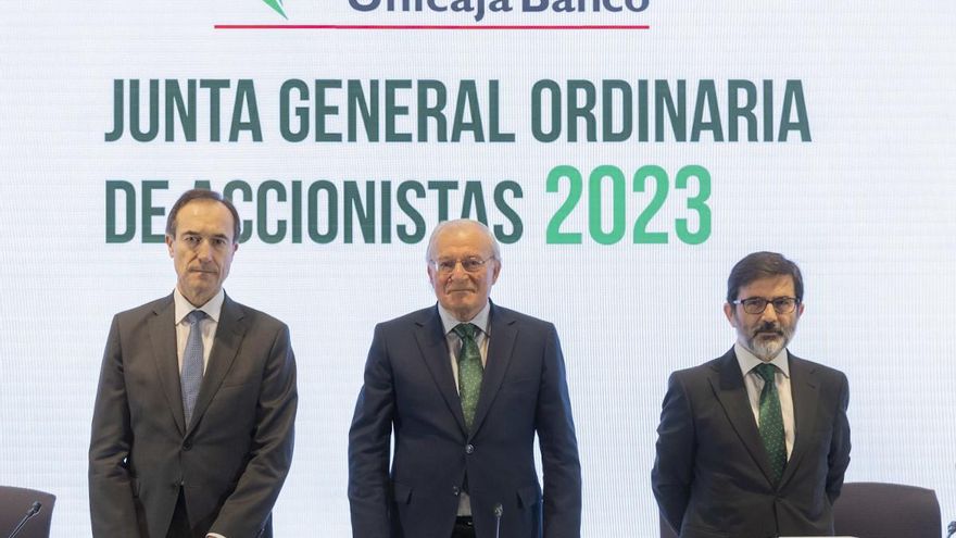 Los accionistas de Unicaja tumban los nombramientos de la cúpula y reequilibran las fuerzas en la entidad