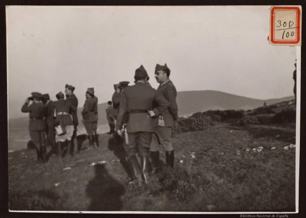 Generales Franco y Dávila, junto a otros oficiales. 18 de agosto de 1937. Reinosa