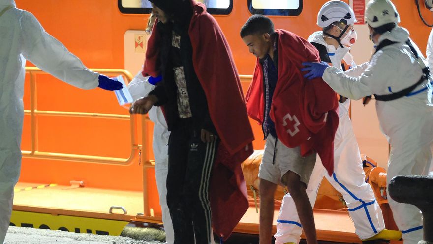 Rescatados 286 migrantes de seis embarcaciones en aguas de Canarias durante el fin de semana