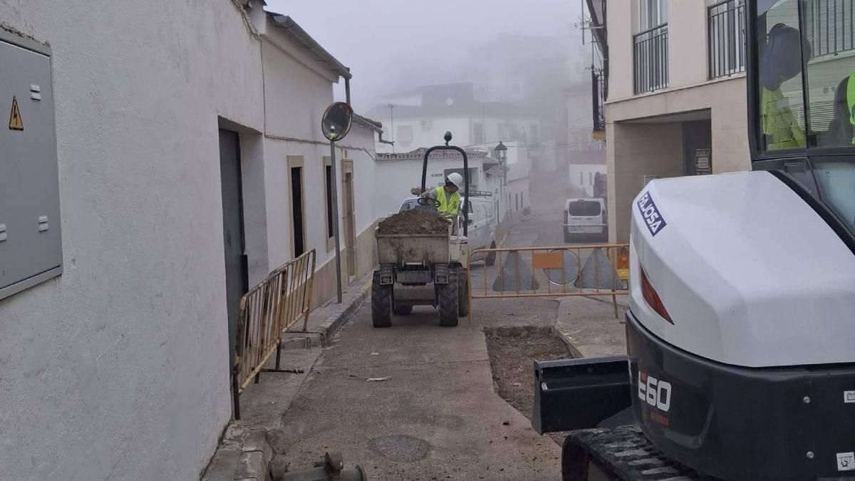 Un refuerzo en la red de media tensión beneficiará a 8.000 habitantes en Almodóvar del Río