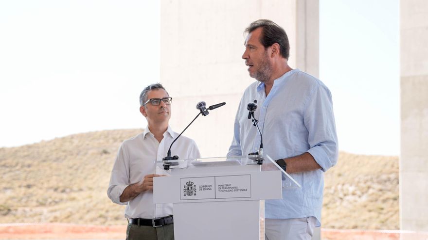 Óscar Puente defiende sus tuits sobre los incendios y señala al PP: “No hay una emergencia que les pille trabajando”