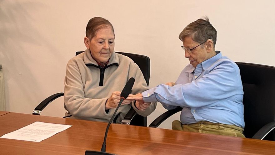 Carmen y Begoña se dan el 'sí, quiero': su amor surgido en una residencia de personas mayores culmina en boda