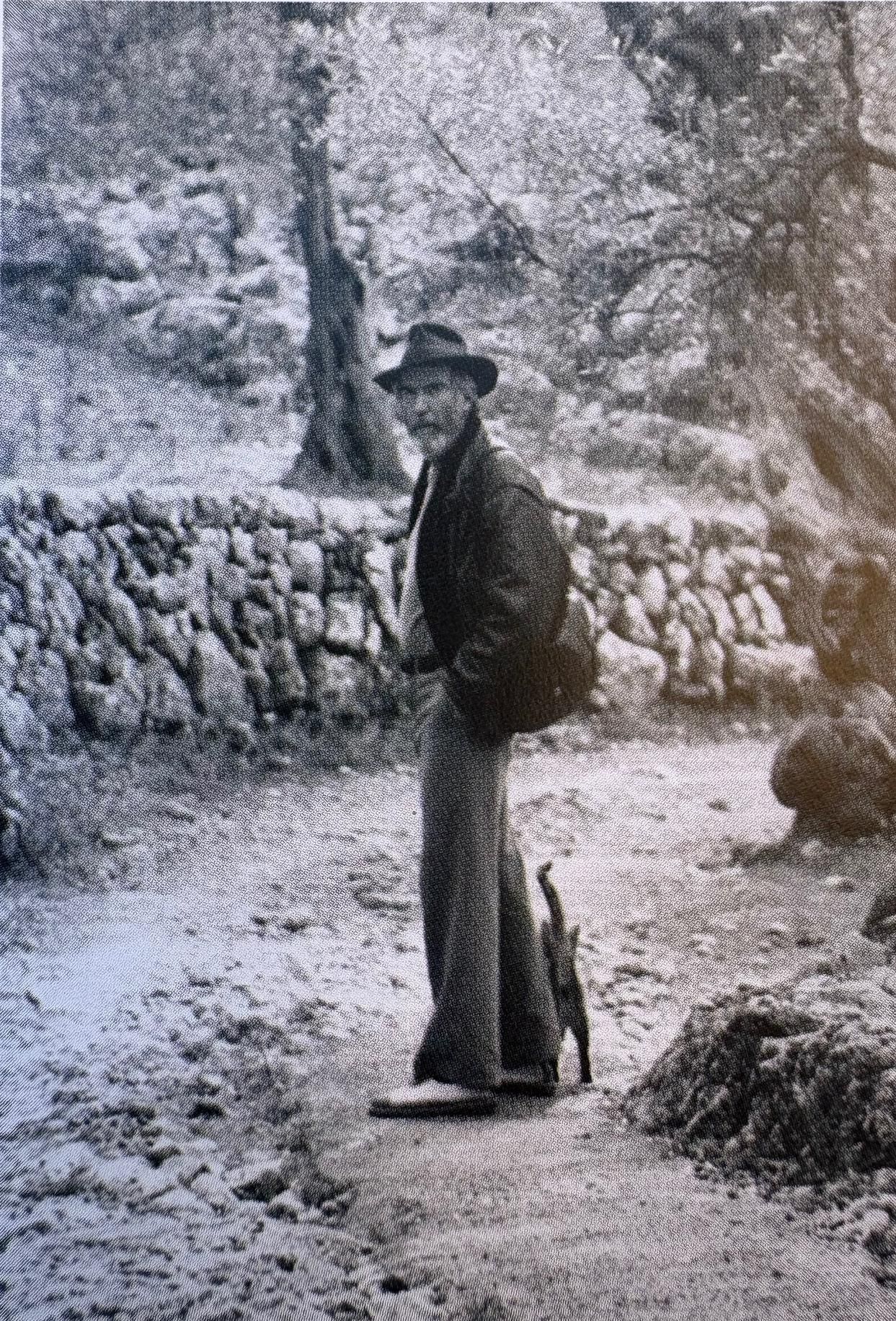 Retrato Mari Klarwein en los caminos de Son Rullan