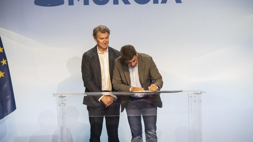 Feijóo remains silent about Mazón's management on the first anniversary of the dana and ignores his rules to not open the succession