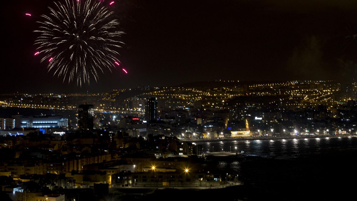Fuegos artificiales y hogueras virtuales para celebrar la noche de San Juan en Canarias