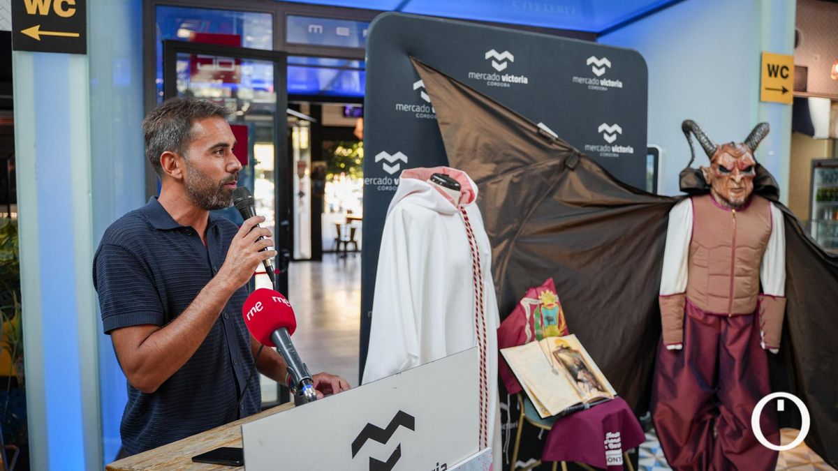 El diseñador Miguel Marín Lara presenta los trajes de La Diablilla y San Bartolomé