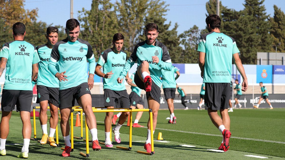 Los jugadores pericos, en su último entrenamiento
