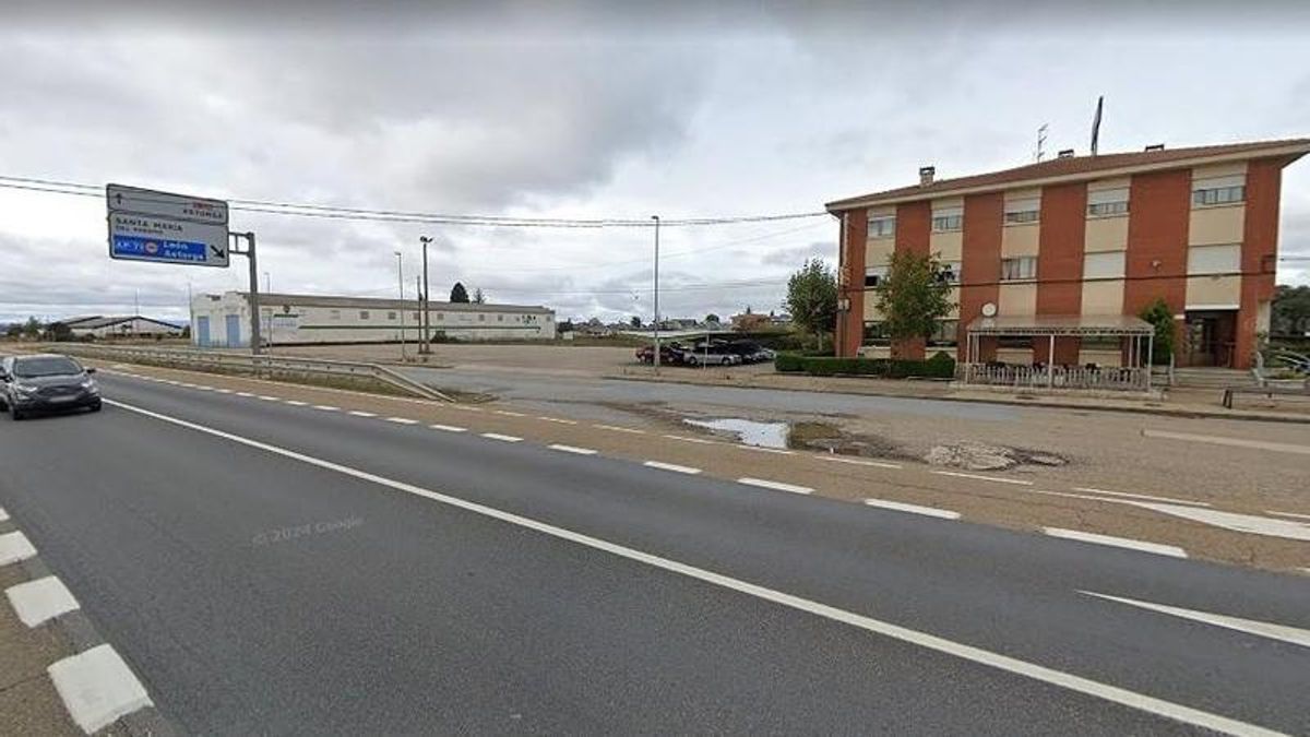 Cortado un carril de la nacional entre León y Astorga por un choque de dos turismos en Villadangos del Páramo