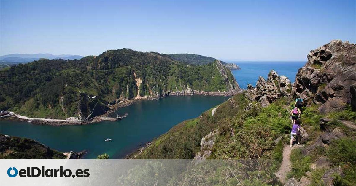 Una ruta para deleitarse por la costa vasca: txakoli, acantilados y montes con vistas al Cantábrico