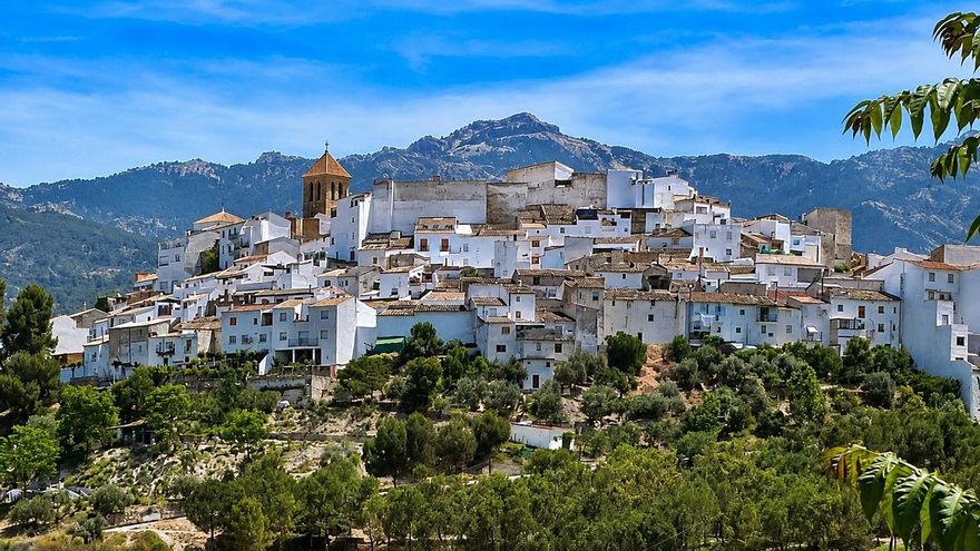 La villa de Jaén de callejuelas de piedra, repleta de patrimonio histórico y rodeada de un entorno natural privilegiado