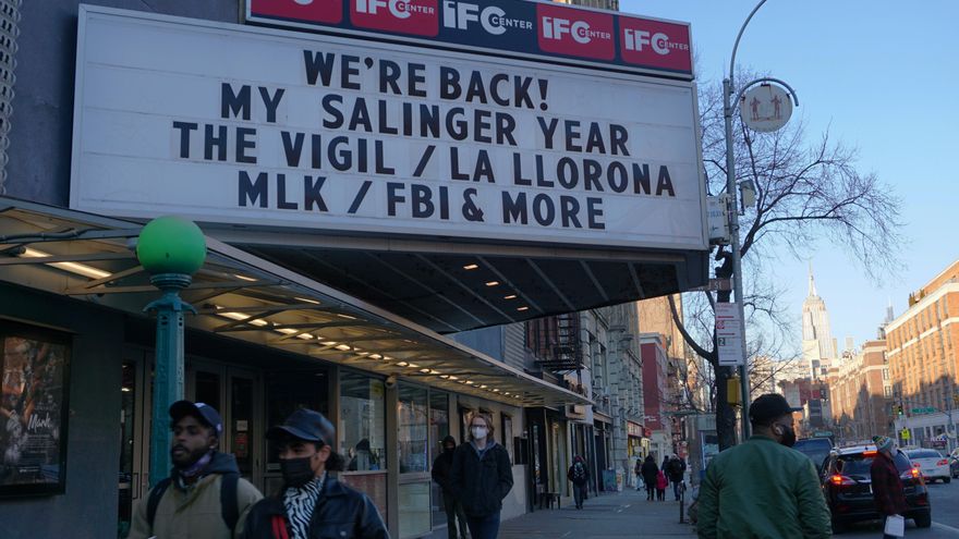 El cine vuelve a Nueva York: la ciudad más cauta reabre sus salas (con límites) después de un año