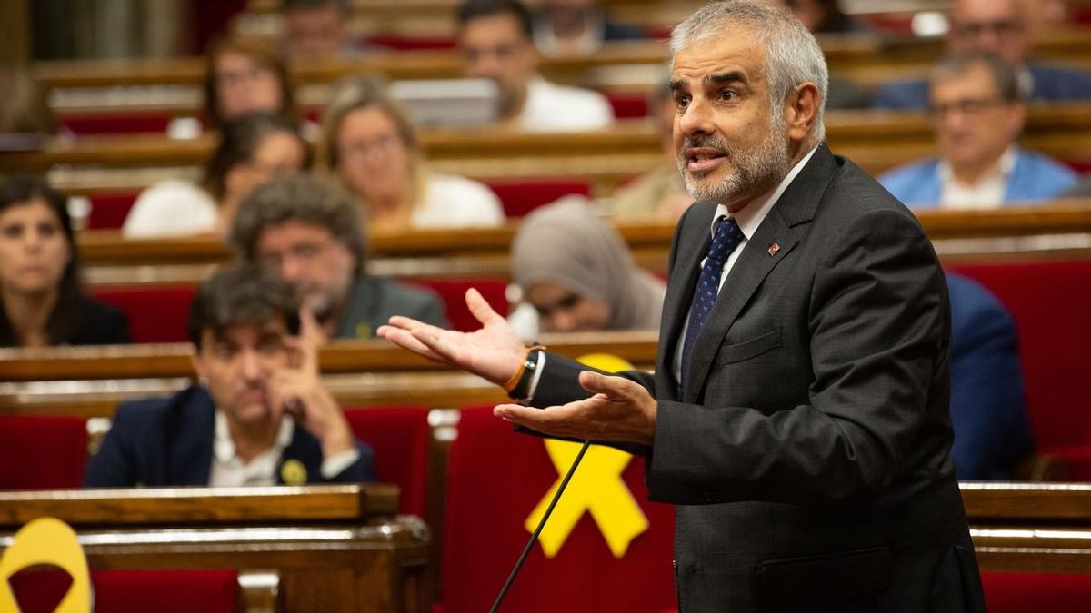 Torrent expulsa a Carrizosa por una bronca tras el encarcelamiento de CDR y Cs abandona el hemiciclo