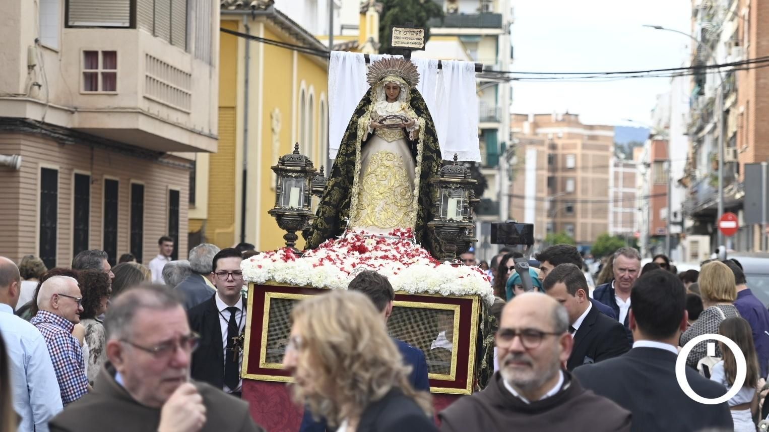 Procesión infantil del colegio Santa María de Guadalupe