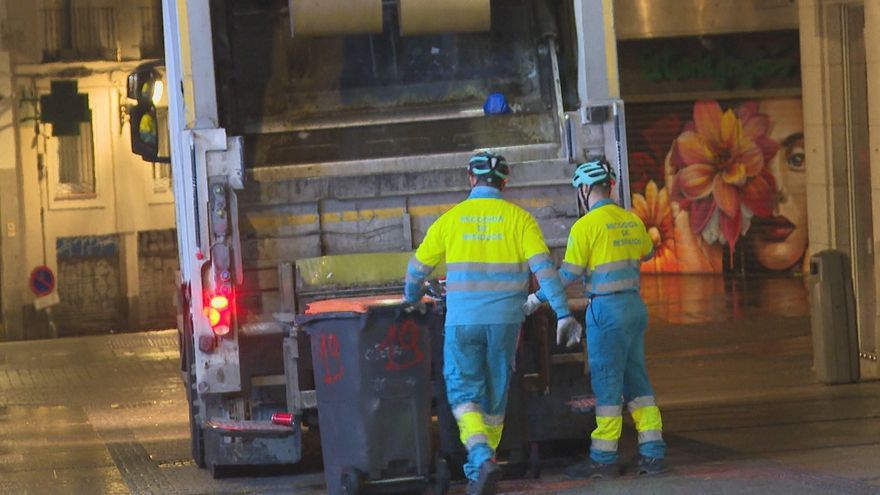 El Ayuntamiento de Madrid amenaza con "consecuencias" si los empleados no cumplen los servicios mínimos en la huelga de basuras