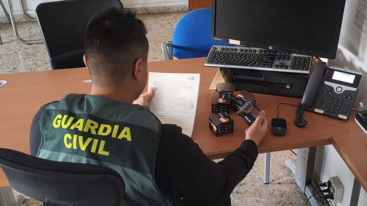 Detienen a un vecino del Bajo Cinca por hurtar 37 balizas V16 de una tienda de Fraga (Huesca)