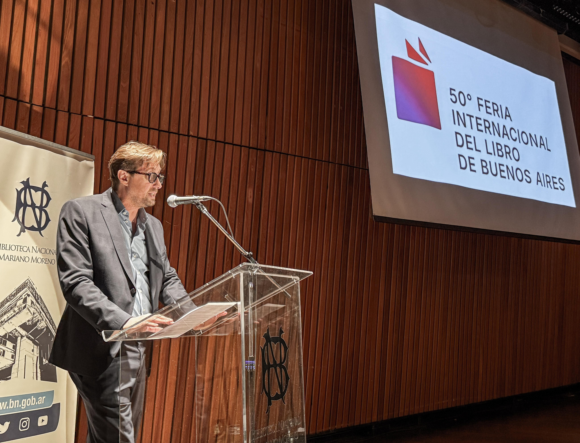 Christian Rainone, presidente de la Fundación El Libro, en la Biblioteca Nacional.