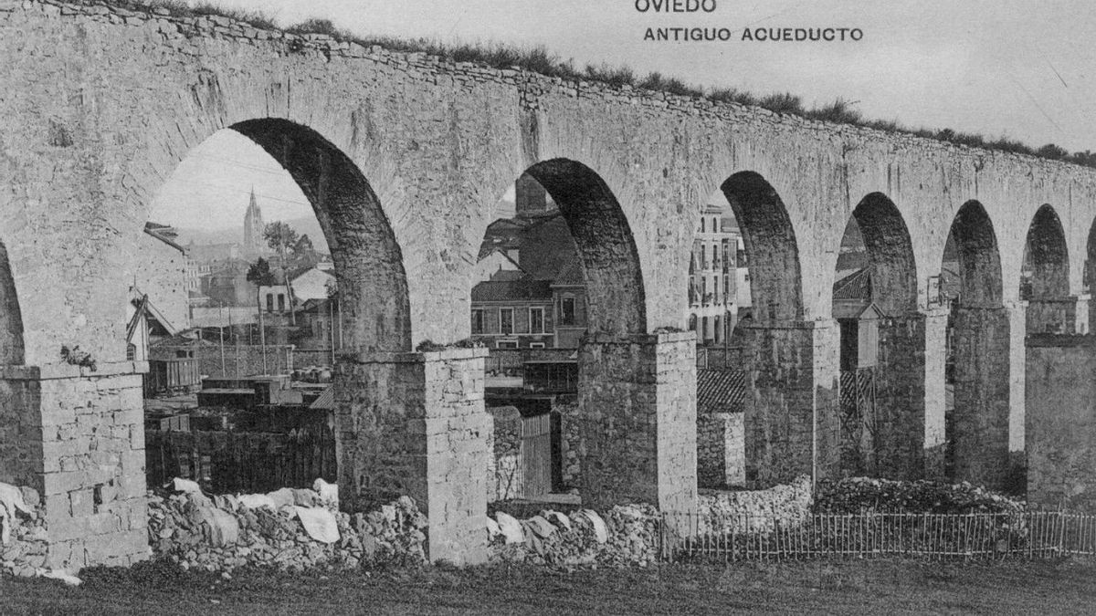 Del siglo XVI, este acueducto asturiano tuvo 42 arcos, midió 390 metros y fue el mayor canal de distribución de agua de la zona