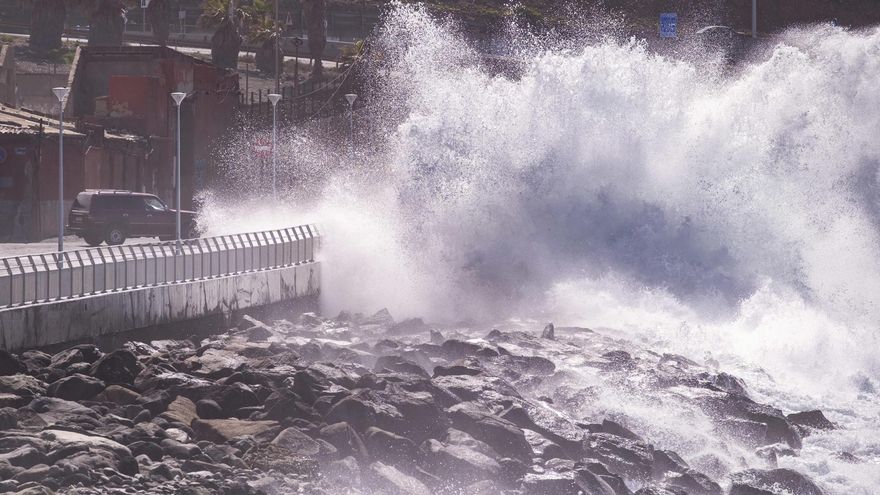Aviso a las zonas de baño y paseos costeros de Canarias: declarada la prealerta por riesgo de inundación