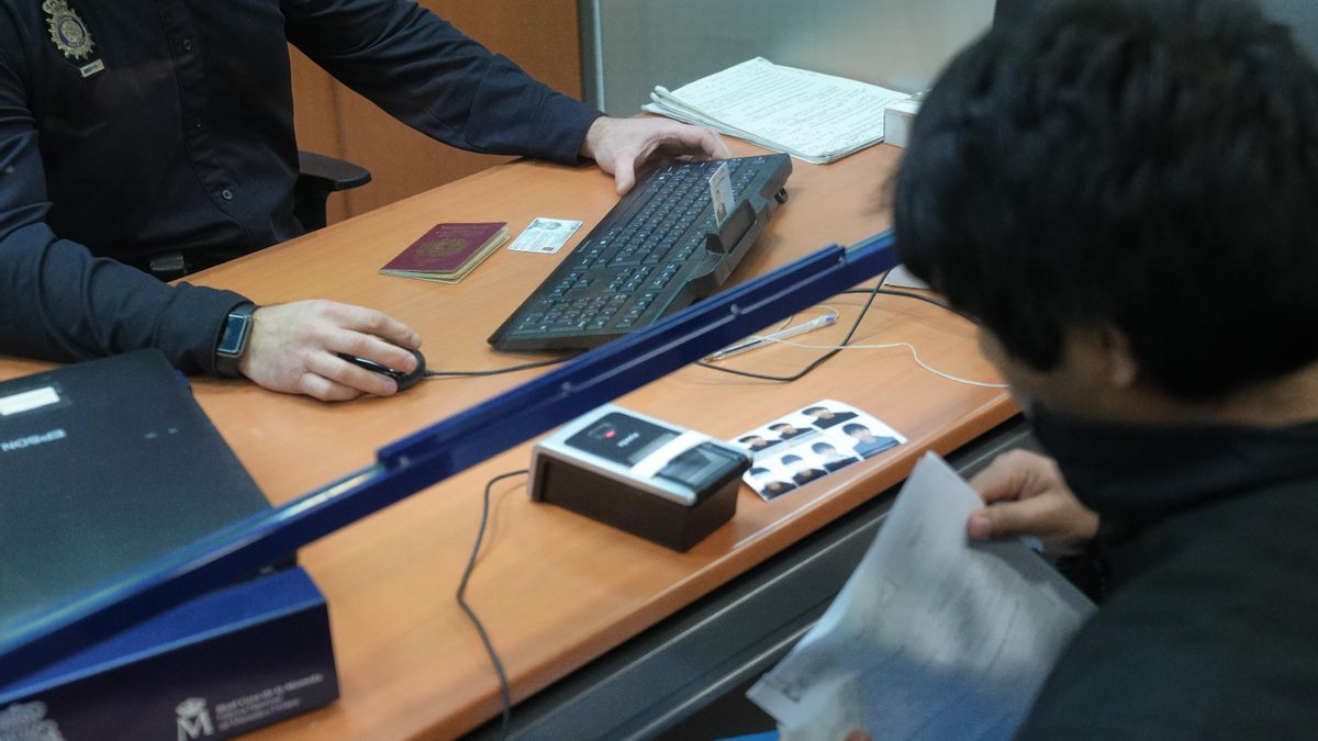 Colapso en la Oficina de Extranjería: "más de mil expedientes pendientes de tramitación en Logroño, algunos de julio de 2025"