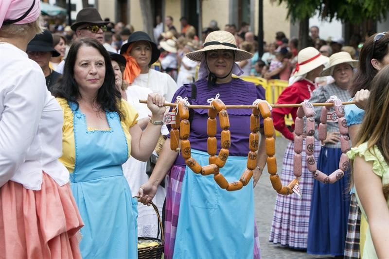 Ofrenda a la Patrona de la Diócesis de Canarias .-EFE/ QUIQUE CURBELO