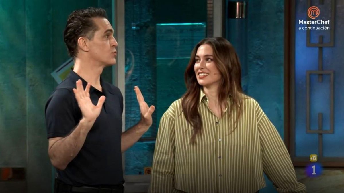 Blanca Suárez y Pedro Alonso irrumpen en 'La Revuelta' con un mensaje de Netflix: "Se ha roto el programa"