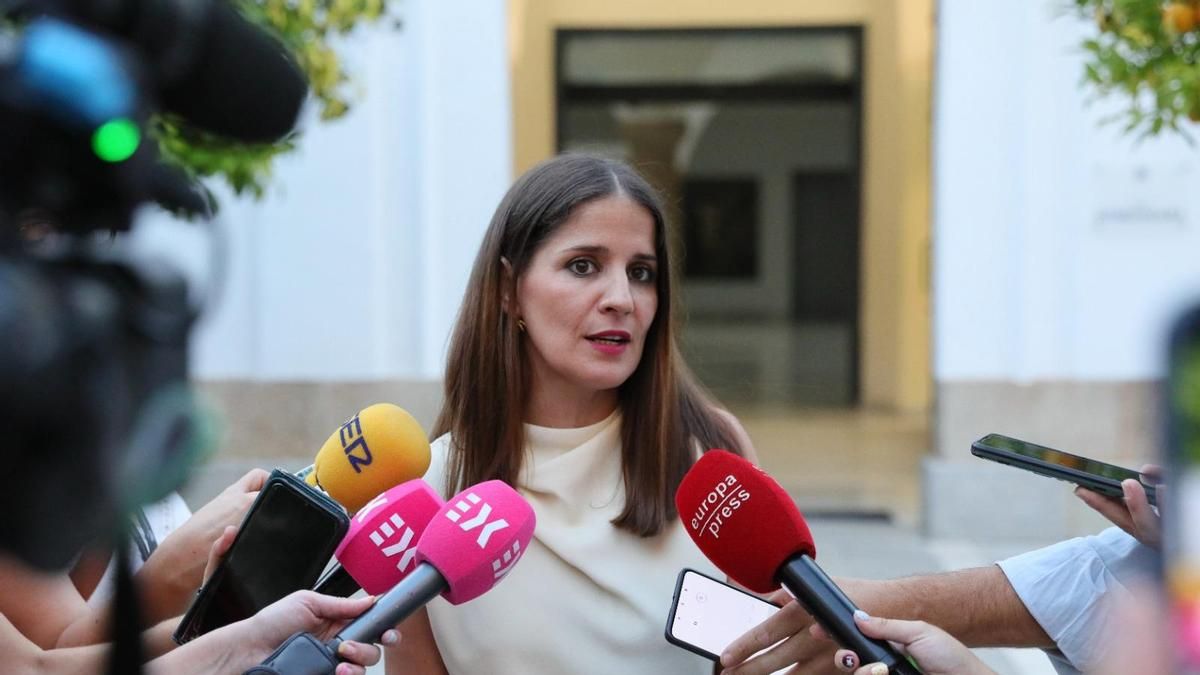 El PSOE señala el "caos" sanitario de Guardiola tras la dimisión en Urgencias de Cáceres