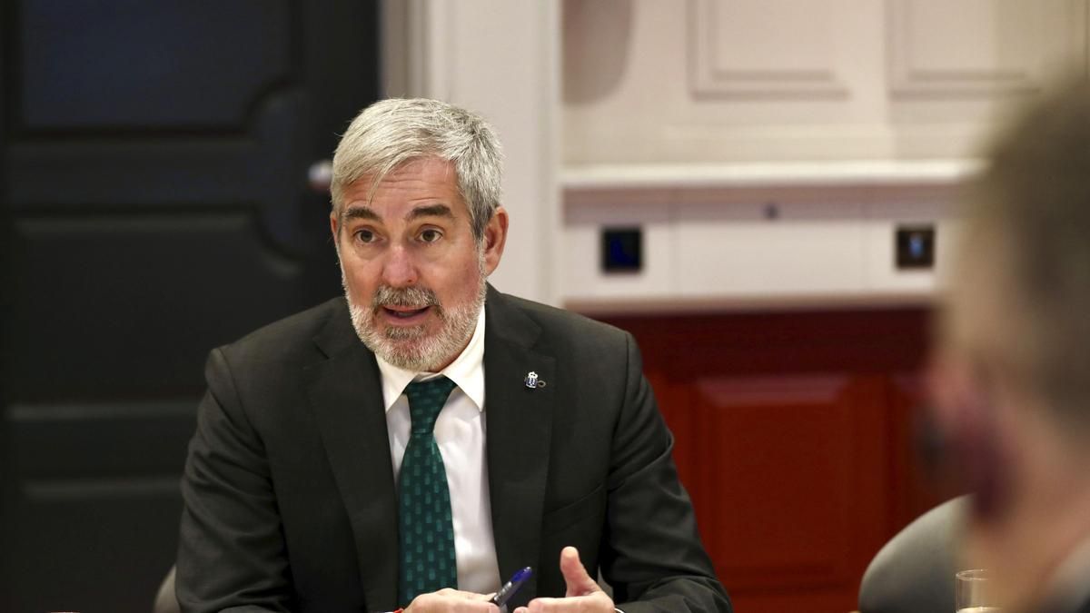 Clavijo califica de "disparate" la prórroga de los alquileres y culpa a Madrid de una falta de vivienda que Canarias también arrastra