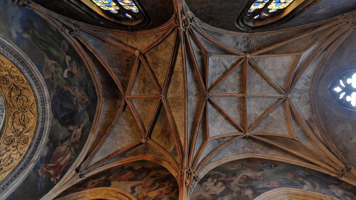 Bóvedas góticas de la Catedral de Notre Dame des Doms.