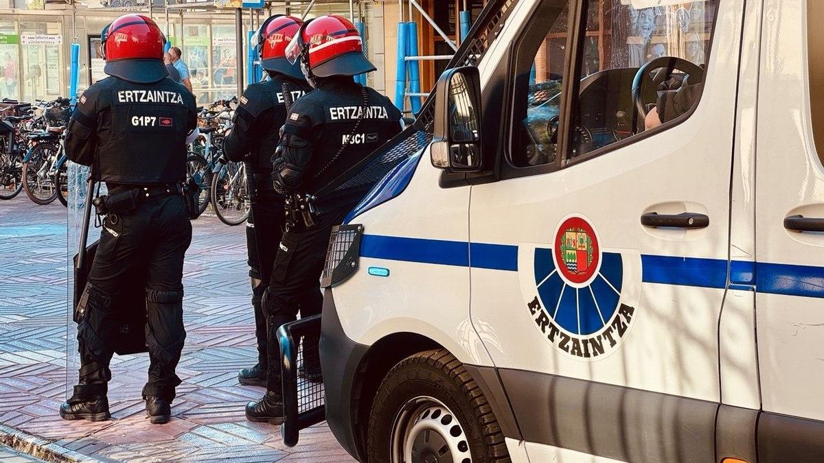 Agentes antidisturbios desplegados