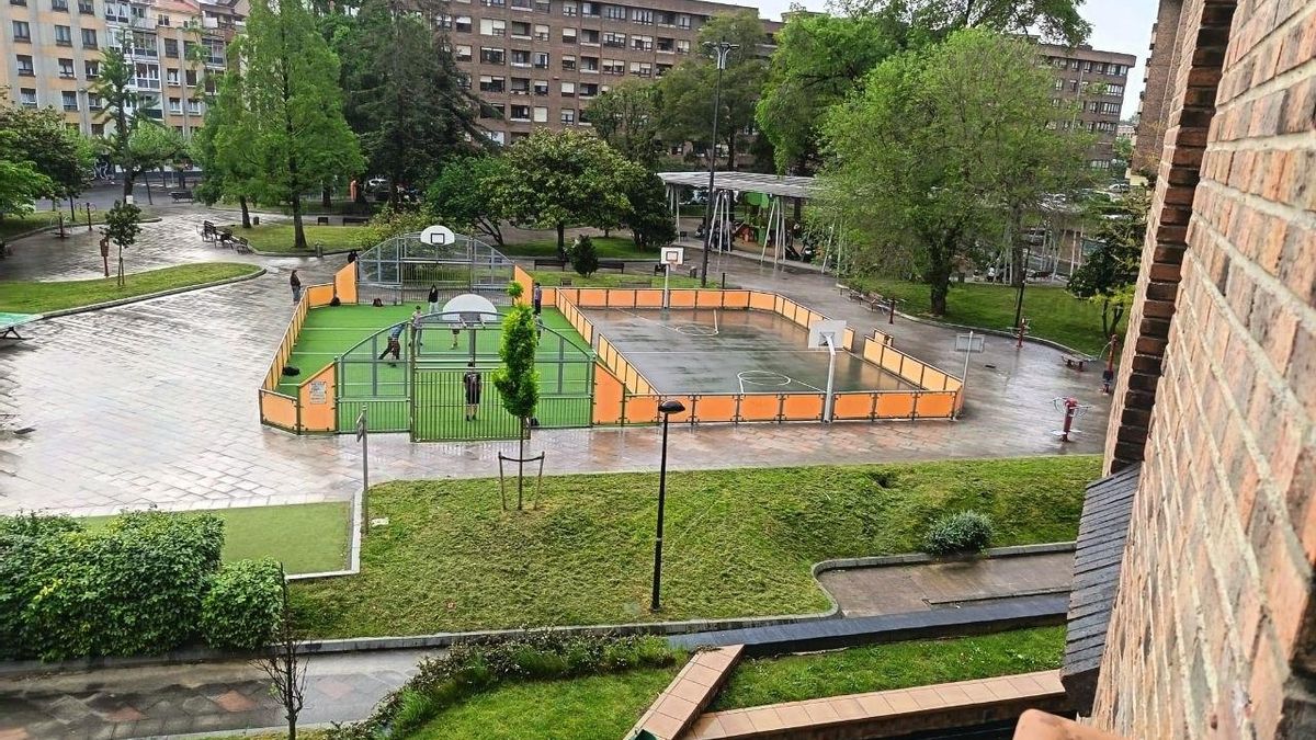 La lucha de más de una década de Félix por el ruido de las canchas bajo su casa en Getxo: "He escrito hasta al lehendakari"