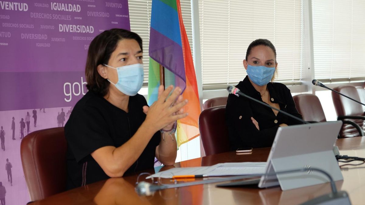 La viceconsejera y la consejera de Igualdad, Sylvia Jaén y Noemí Santana.