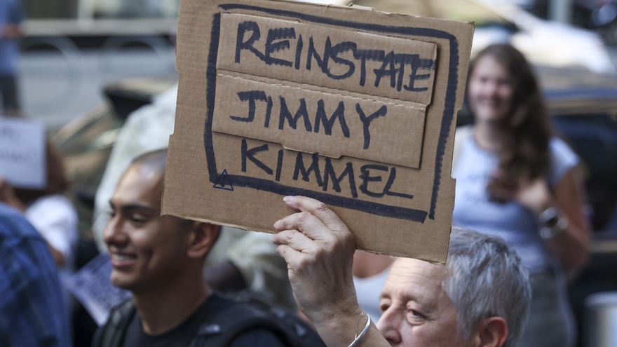 Jimmy Kimmel logra mayor popularidad que Trump tras suspenderse su programa, dice encuesta