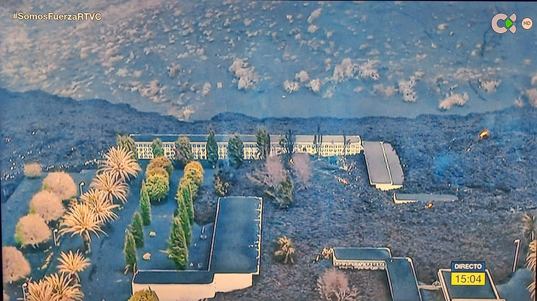 Imagen de la colada atravesando el cementerio de Las Manchas.