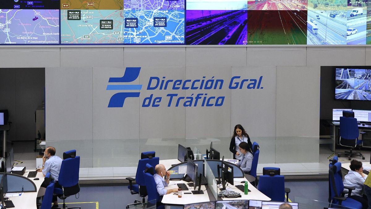 No, la DGT no está multando por estacionar en una zona restringida: es una estafa