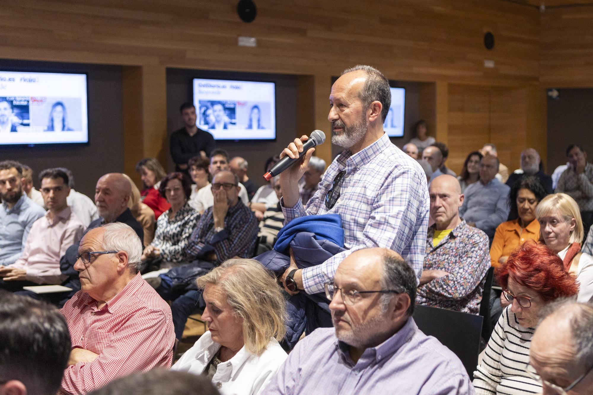 Fueron numerosas las preguntas de los socios y socias de La Rioja