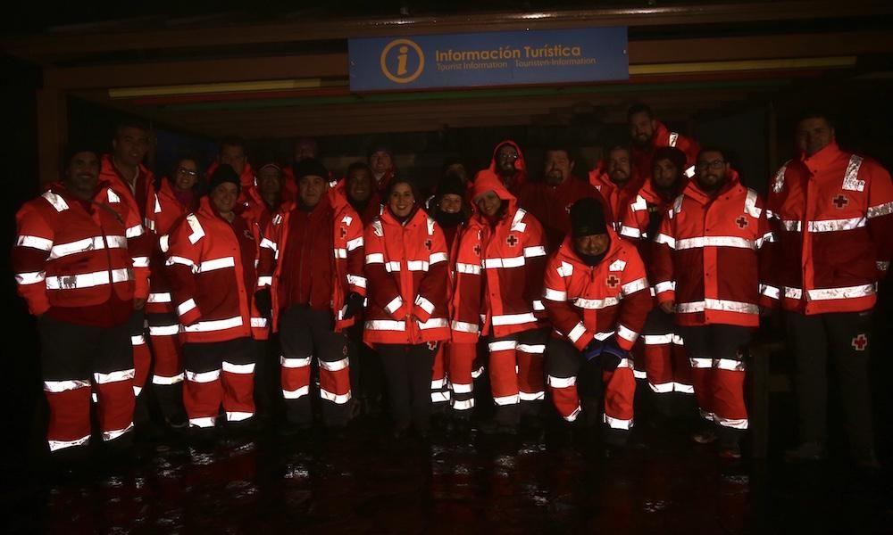 Equipo de Cruz Roja en la cumbre grancanaria.