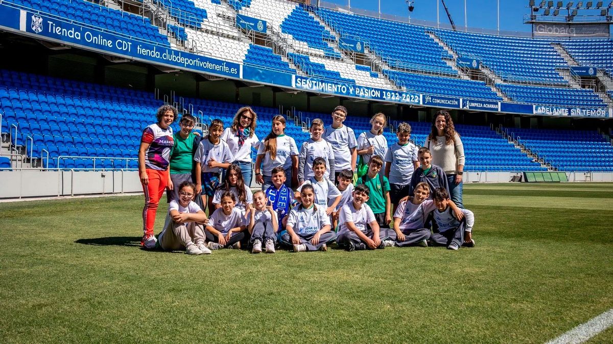 El proyecto ‘CD Tenerife: Seña de identidad’ reúne a escolares de Tacoronte en el Heliodoro y la Ciudad Deportiva