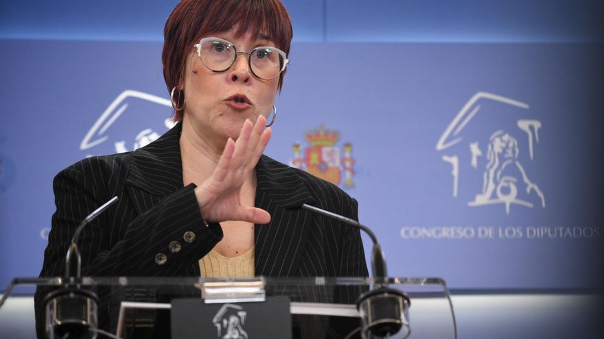 La portavoz de Compromís en el Congreso, Águeda Micó, en una rueda de prensa