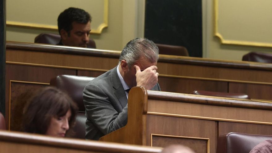 El diputado del grupo mixto, Javier Ortega Smith, durante la celebración de una sesión extraordinaria del Pleno del Congreso de los Diputados, a 23 de julio de 2026, en Madrid (España).