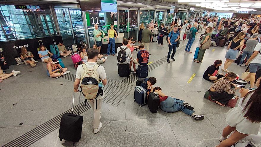 Casi nueve horas encerrada en un tren: la odisea de viajar de Sevilla a Madrid por la enésima avería del AVE