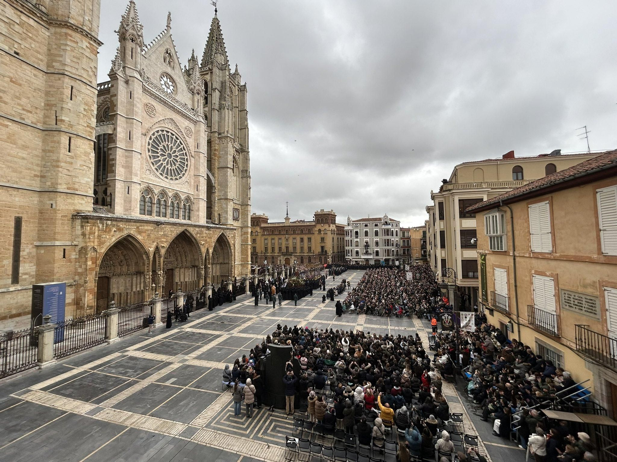 La Plaza de Regla, la de la Catedral de León, acogió por tercera vez el Encuentro.