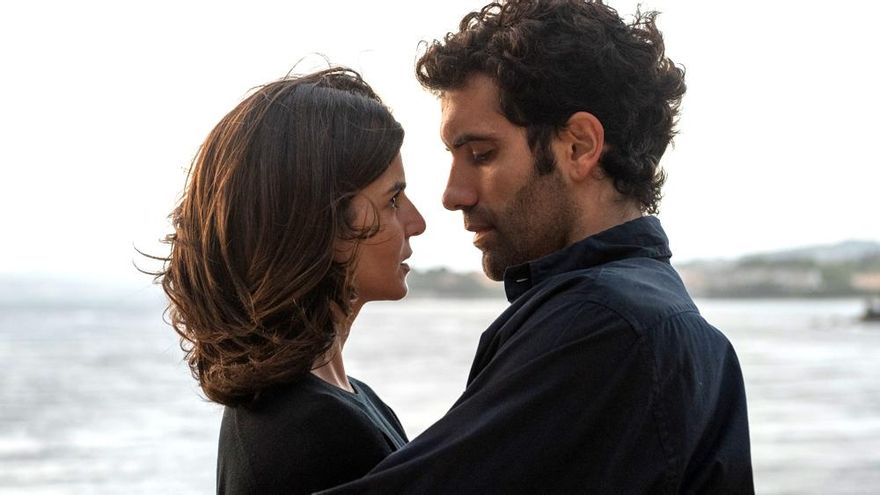 Netflix insiste con los narcos en 'Clanes', una serie cumplidora para un maratón que 'vende' por su trama romántica