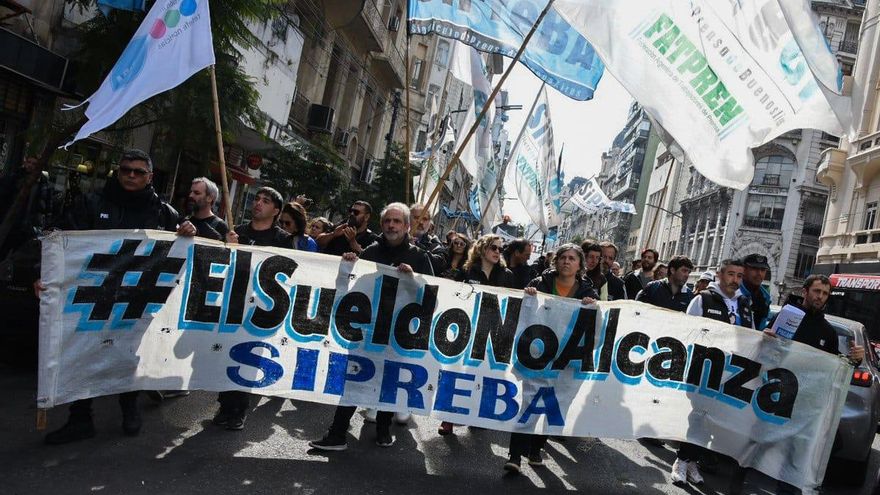 Encuesta: 7 de cada 10 periodistas del AMBA tienen sueldos de pobreza