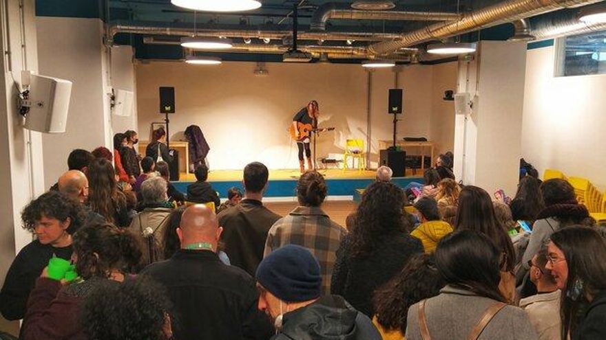 La nueva estrategia de los movimientos vecinales de Madrid: rearmarse en locales autogestionados