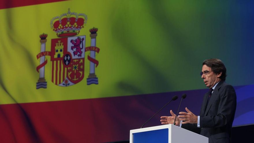 El expresidente del Gobierno José María Aznar da un discurso en el marco de la segunda jornada del congreso del Partido Popular Europeo en Valencia, este miércoles.