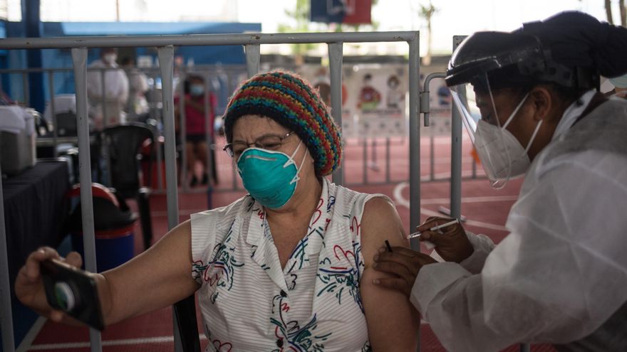 Guatemala enfrenta la tercera ola de covid-19 con aglomeraciones en Semana Santa