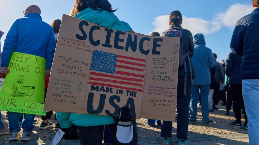 Las universidades europeas ofrecen 'asilo científico' a los investigadores de EEUU que huyen de los recortes de Trump